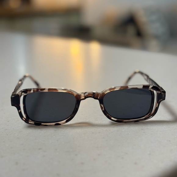 Stylish Tortoiseshell Sunglasses - Picture 4 of 6